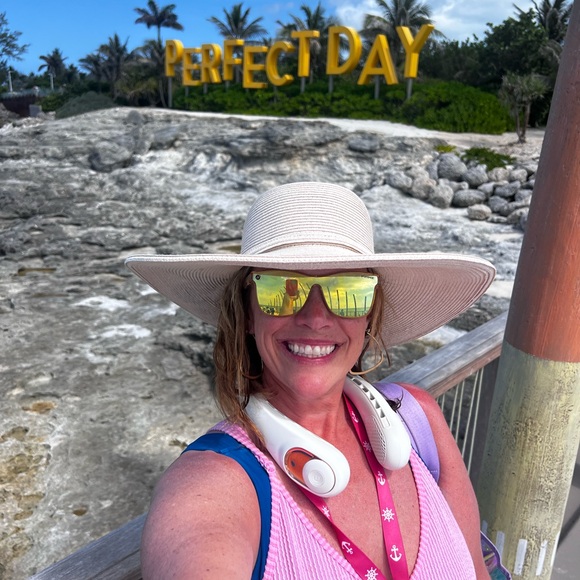 Meet your Posher, Crystal - Picture 2 of 3